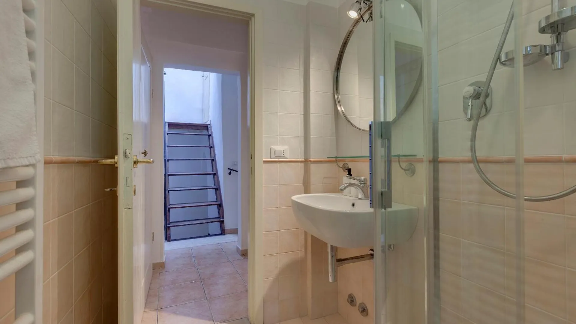 Ardiglione Apartment By Mamo Florence Italy